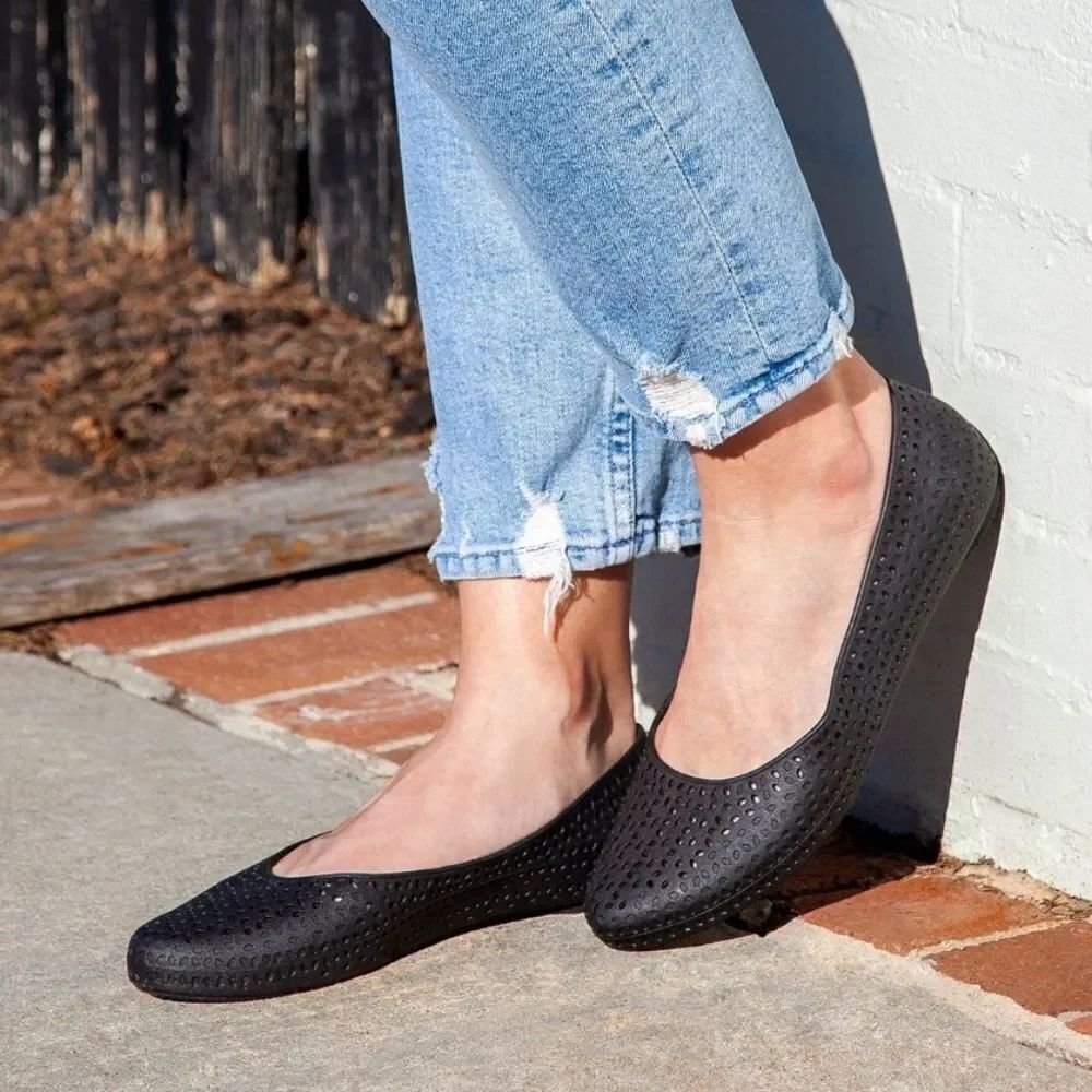 OKABASHI SAMANTHA ROUND TOE SLIP-ON WOMEN"S CUTOUT DESIGN WOMEN"S FLAT SHOE